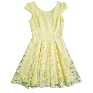 Betsey Johnson Pale Yellow Lace Dress Size 2